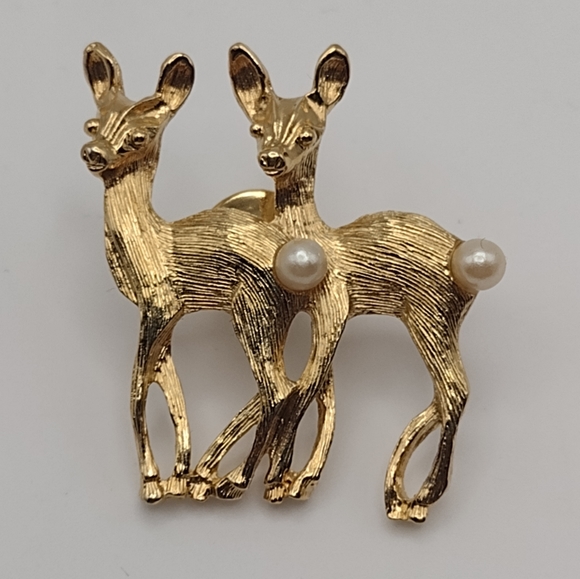 Avon Jewelry - Avon Twin Fawns Lapel Pin Brushed Gold Tone Faux Pearl